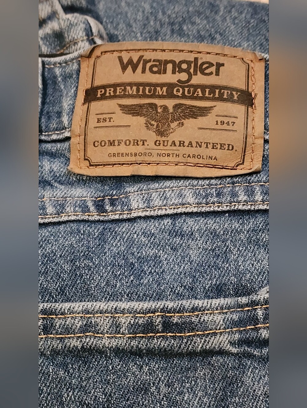 Wrangler Men's Light Blue BLEACHED Relaxed Fit Denim Jeans 42 X 29